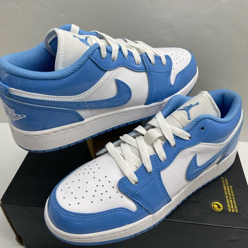Jordan WMNS AIR JORDAN 1 LOW SE 
WHITE/LEGEND BLUE FZ3929 114
 Sneakers - Picture 8 of 16